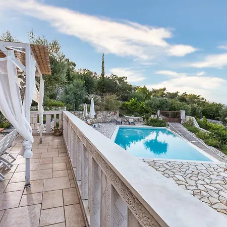 Ionia With Pool And Sea View Villa *