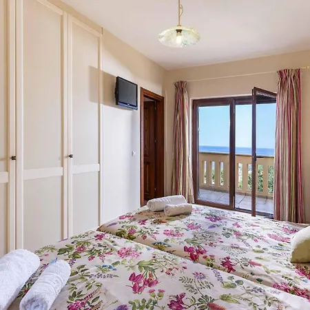 Ionia With Pool And Sea View Villa *